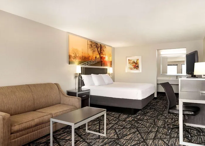 Days Inn By Wyndham San Antonio Near Fiesta Park